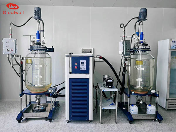 玻璃反應釜配套溫控及真空設備有哪些
